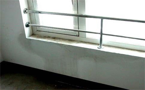 21355.jpg 窗框漏水需要做防水處理.jpg